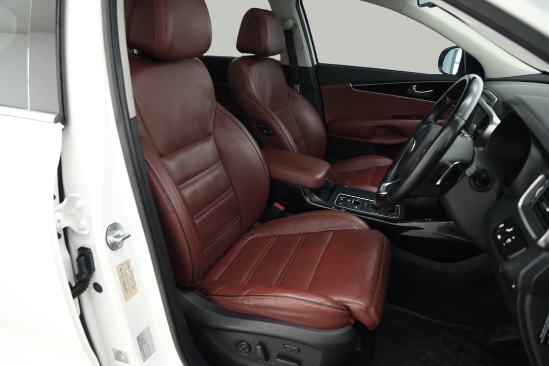 2017 Kia Sorento Gt-line (4x4), Automatic, 153567 km, Right Side Front Door Cabin View