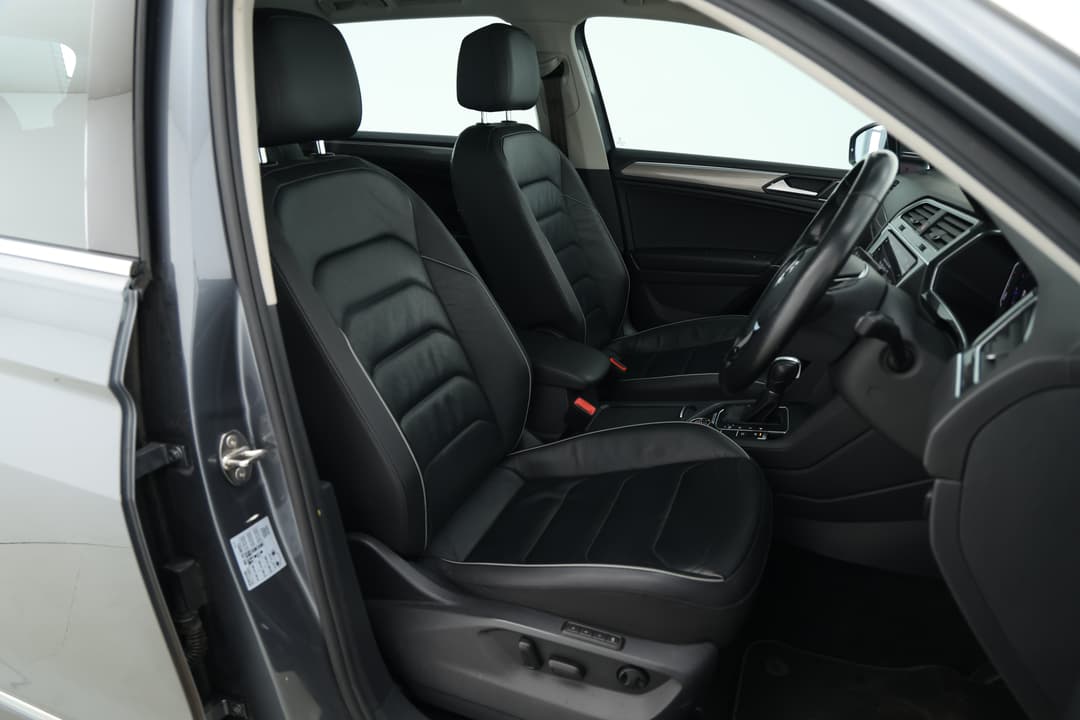 2019 Volkswagen Tiguan Allspace 132 Tsi Comfortline, Automatic, 83188 km, Right Side Front Door Cabin View