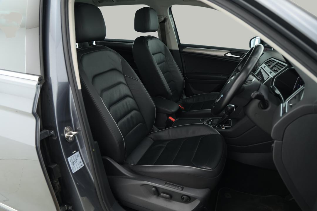 2019 Volkswagen Tiguan Allspace 132 Tsi Comfortline, Automatic, 83188 km, Right Side Front Door Cabin View