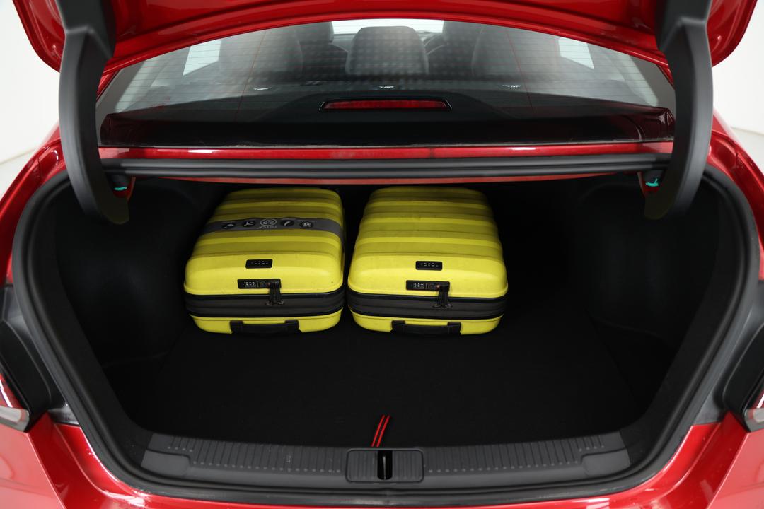 2023 MG Mg5 Essence, Automatic, 1902 km, Boot Inside View with Luggage
