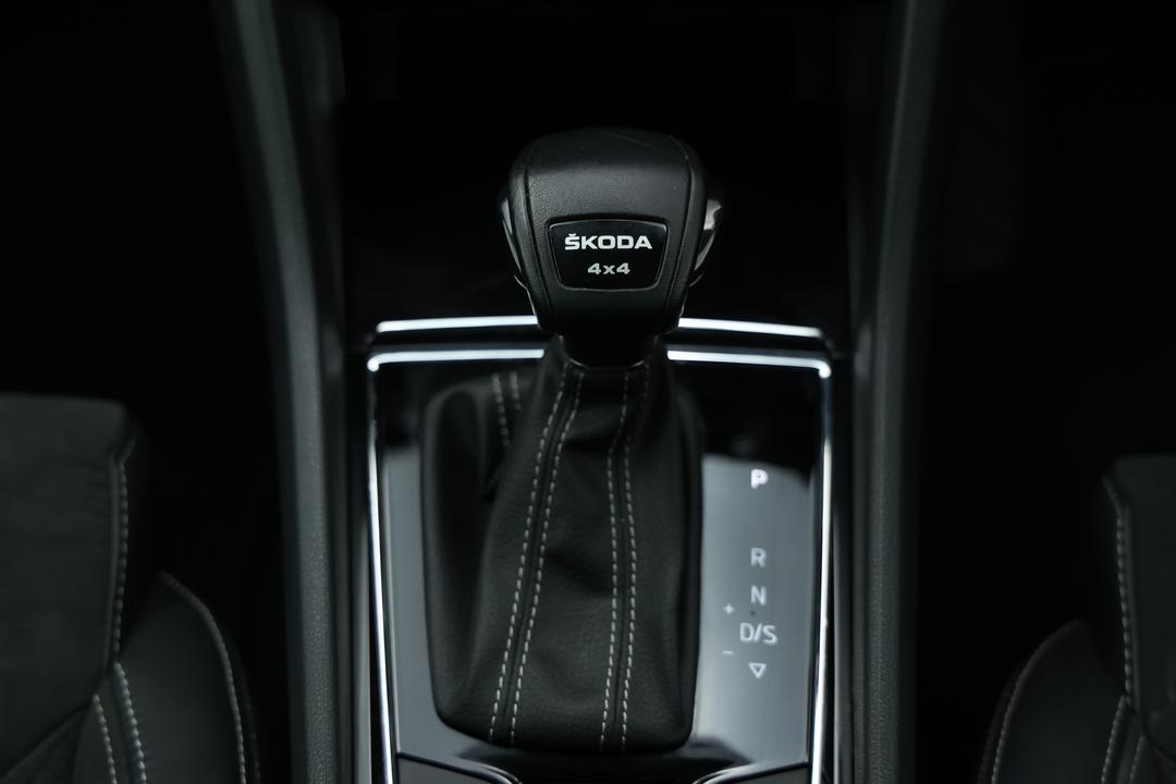 2022 SKODA Kodiaq Sportline (4x4) 132tsi, Automatic, 47727 km, Gear Lever 