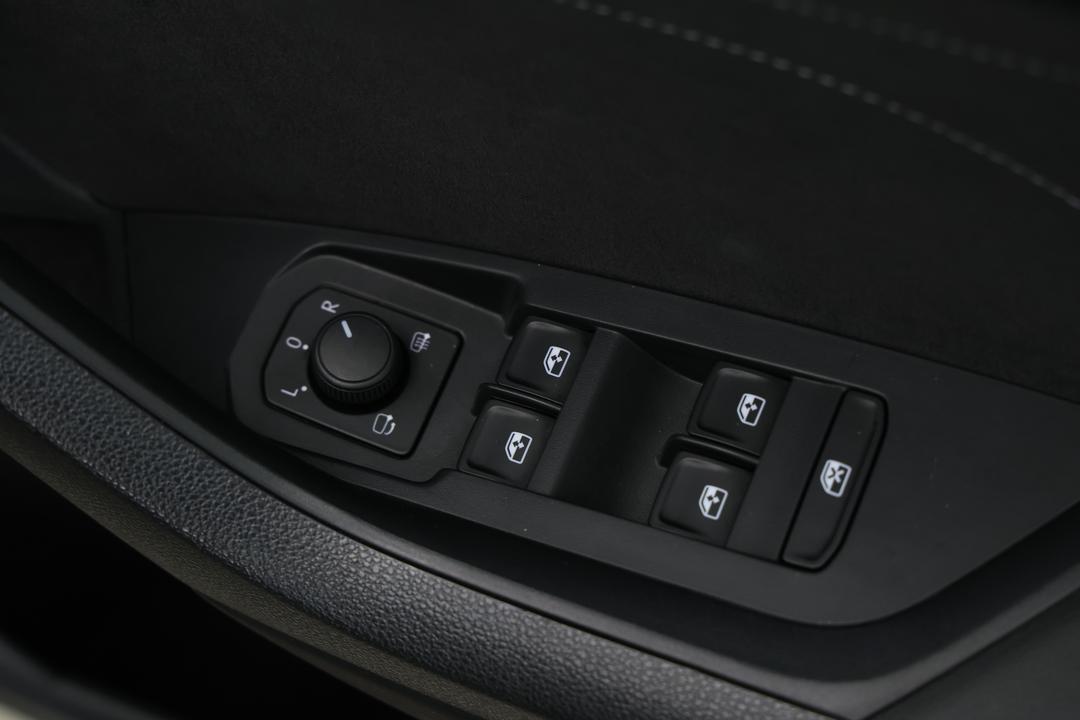 2022 SKODA Kodiaq Sportline (4x4) 132tsi, Automatic, 47727 km, Drivers Side Door Panel Controls