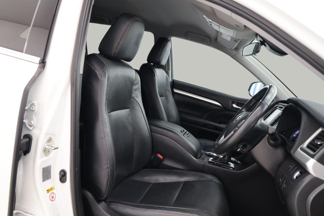 2019 Toyota Kluger Gxl (4x2), Automatic, 67886 km, Right Side Front Door Cabin View