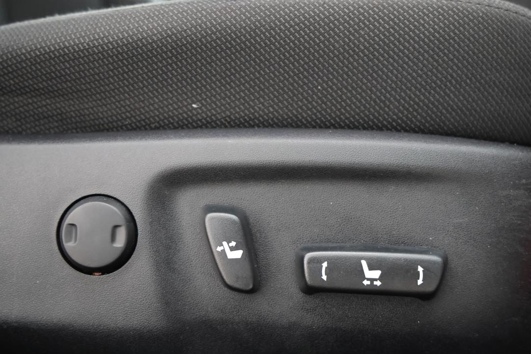2016 Toyota Camry Atara S, Automatic, 69465 km, Drivers Side Adjustment Panel