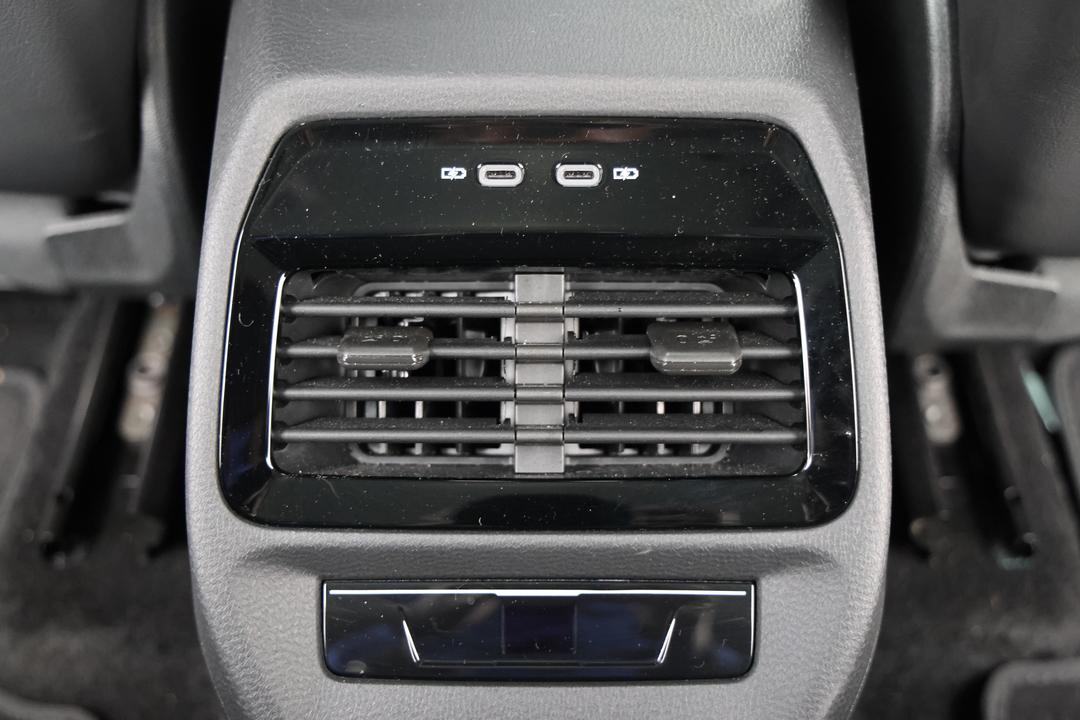 2025 Volkswagen Id.4 Pro, Automatic, 7132 km, Rear A/C Vent