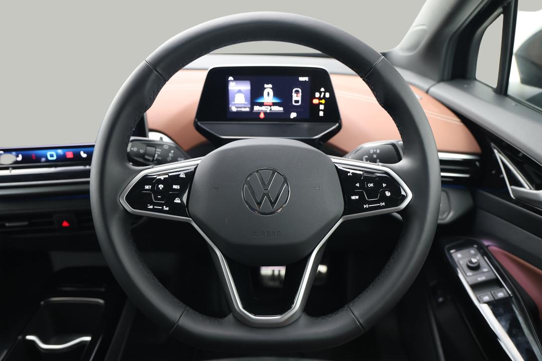 2025 Volkswagen Id.4 Pro, Automatic, 7132 km, Steering Wheel Close-up