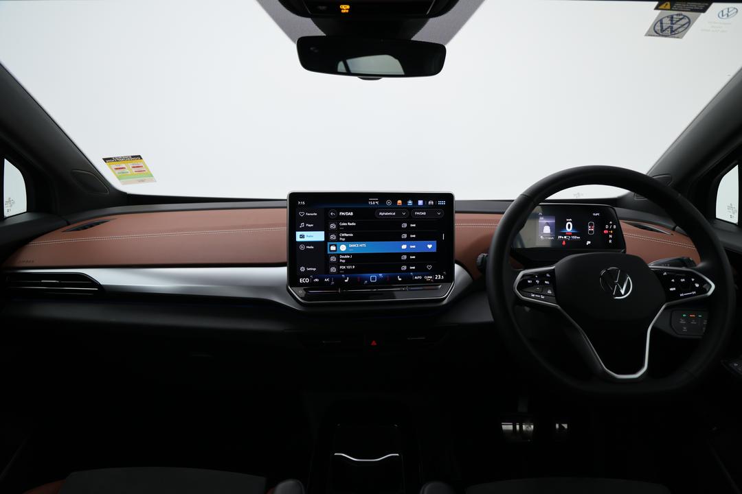 2025 Volkswagen Id.4 Pro, Automatic, 7132 km, Dashboard View