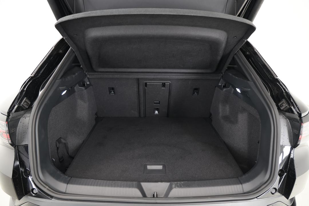 2025 Volkswagen Id.4 Pro, Automatic, 7132 km, Boot Inside View