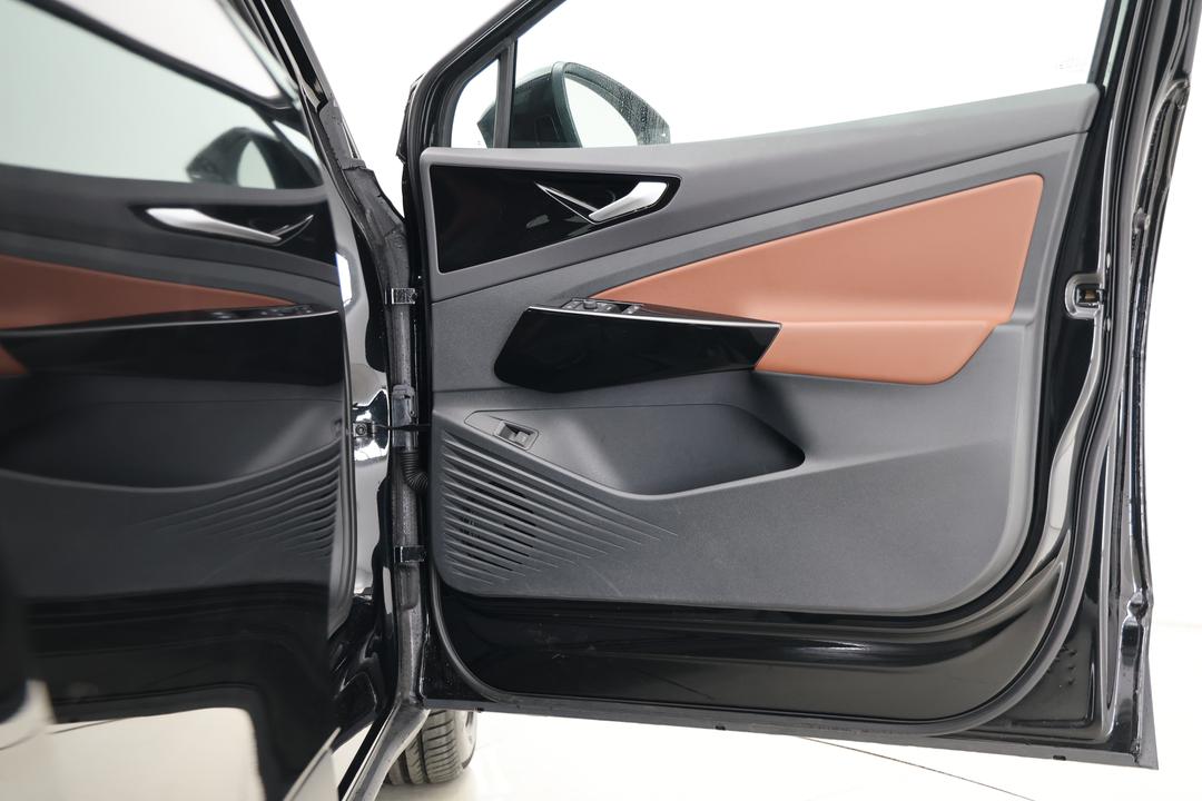 2025 Volkswagen Id.4 Pro, Automatic, 7132 km, Speaker View