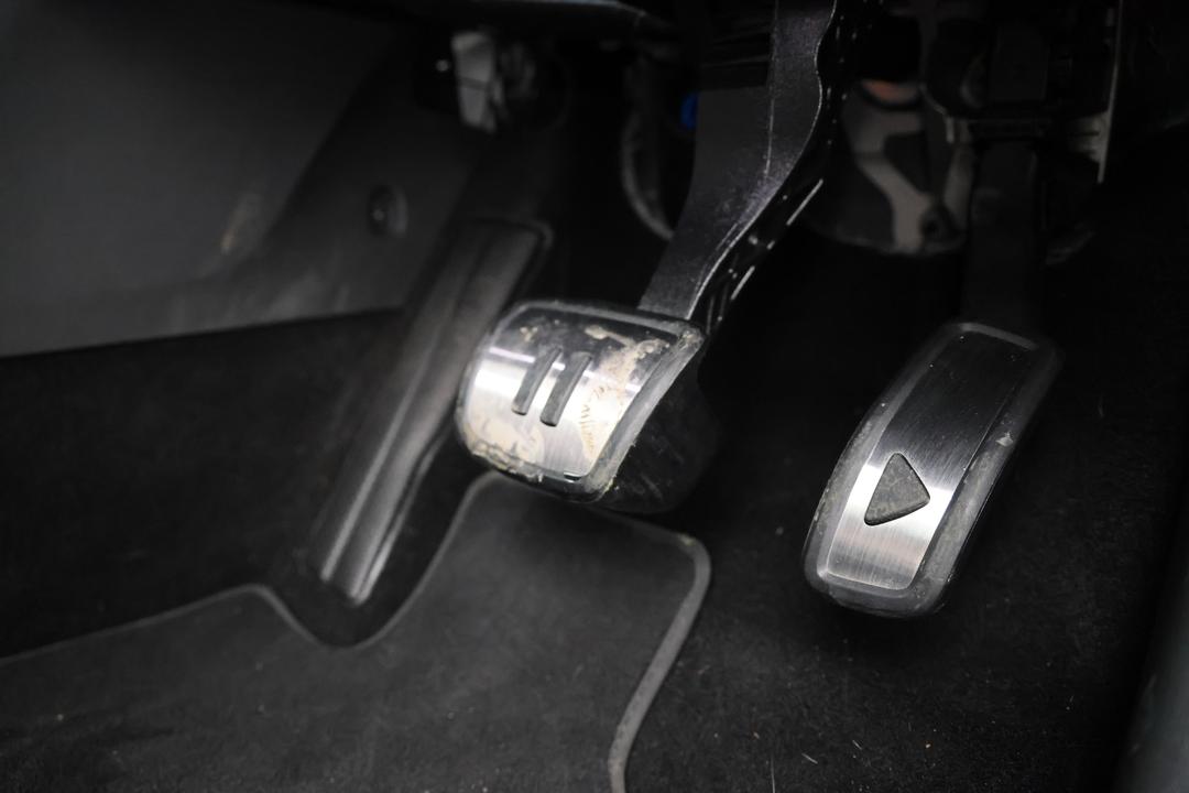 2025 Volkswagen Id.4 Pro, Automatic, 7132 km, Pedals and Footmat