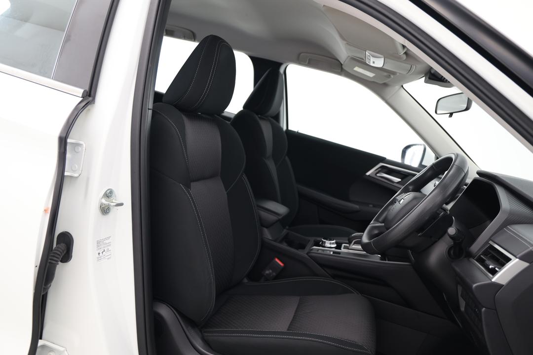 2024 Mitsubishi Outlander Es 5 Seat (2WD), Automatic, 53874 km, Utility Switches/Buttons