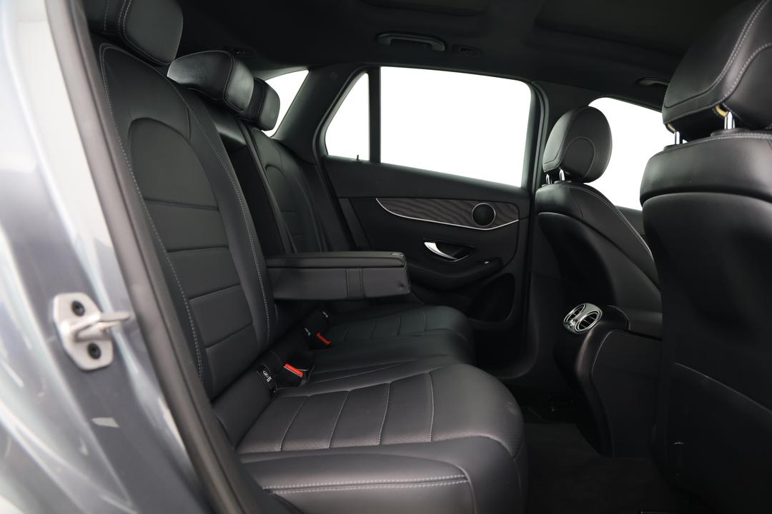 2022 Mercedes-benz GLC 200, Automatic, 26066 km, Right Side Rear Door Cabin View