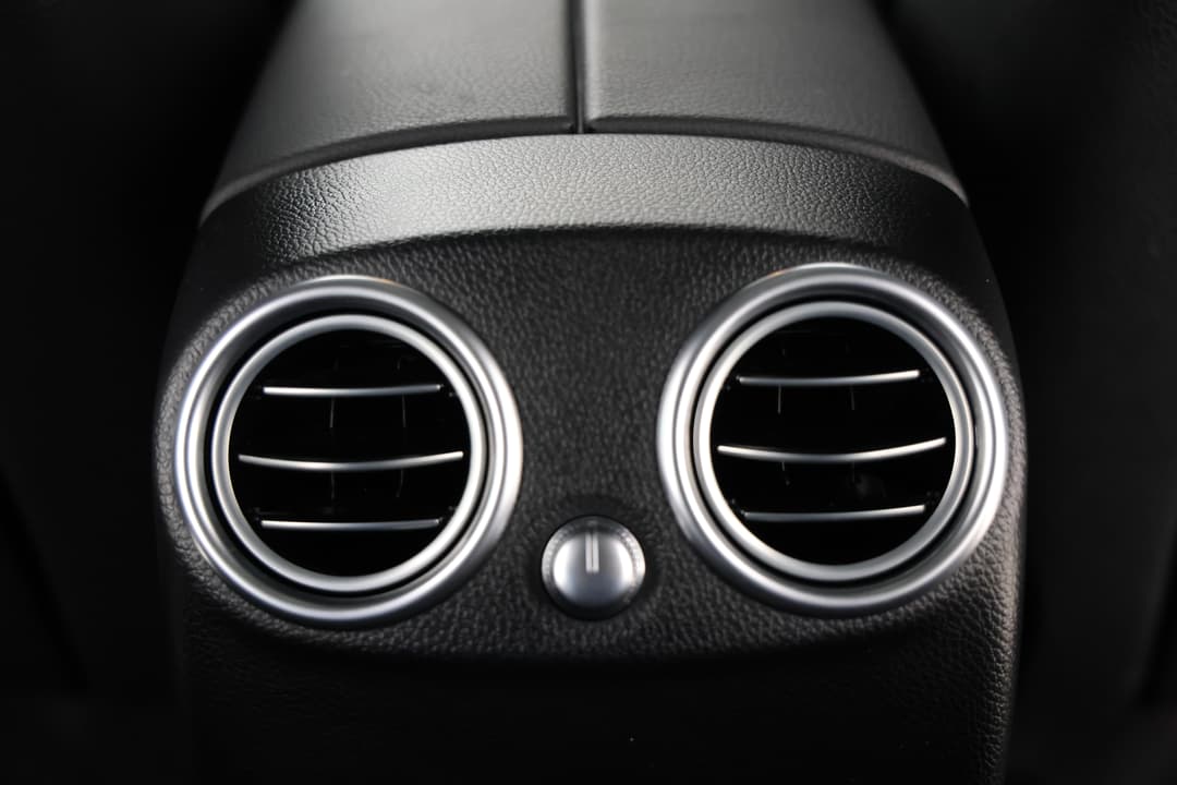 2022 Mercedes-benz GLC 200, Automatic, 26066 km, Dashboard View
