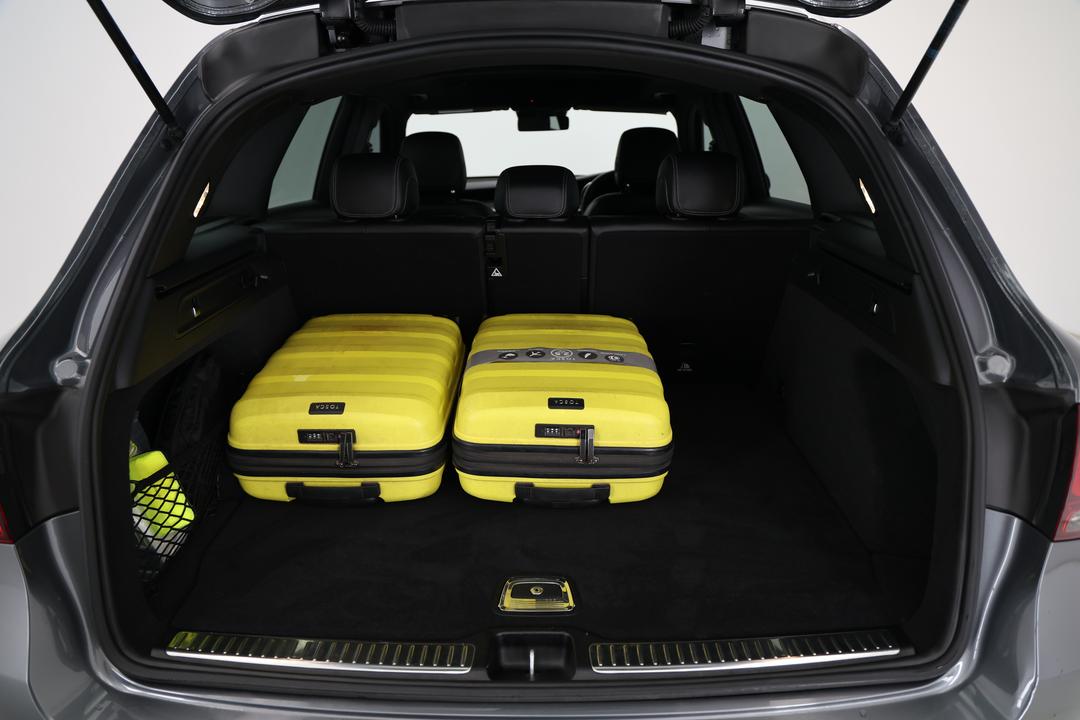 2022 Mercedes-benz GLC 200, Automatic, 26066 km, Boot Inside View with Luggage