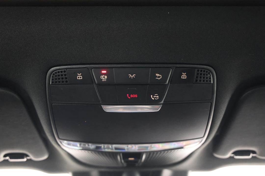 2022 Mercedes-benz GLC 200, Automatic, 26066 km, On-Roof Controls/Sunglass holder