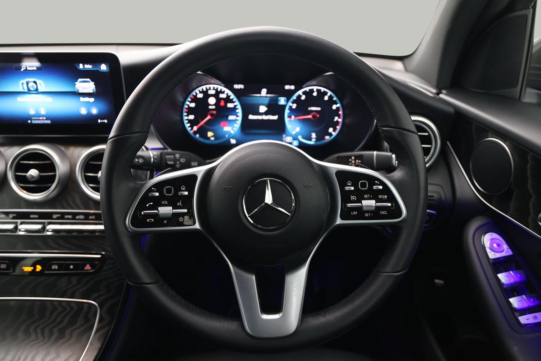 2022 Mercedes-benz GLC 200, Automatic, 26066 km, Infotainment System
