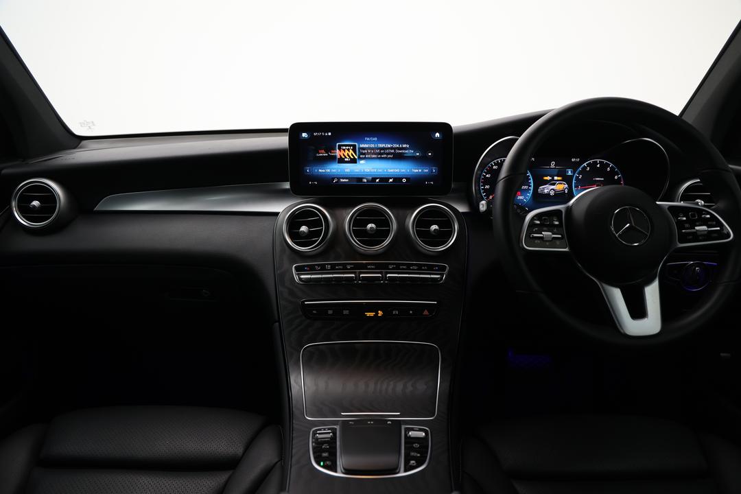 2022 Mercedes-benz GLC 200, Automatic, 26066 km, Handbrake