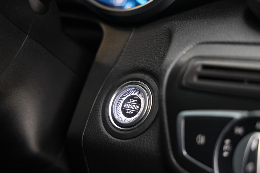 2022 Mercedes-benz GLC 200, Automatic, 26066 km, Speaker View