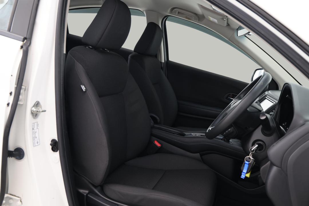 2018 Honda HR-V Vti, Automatic, 91085 km, Right Side Front Door Cabin View