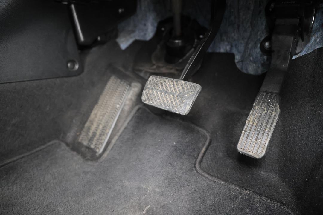 2018 Honda HR-V Vti, Automatic, 91085 km, Pedals and Footmat