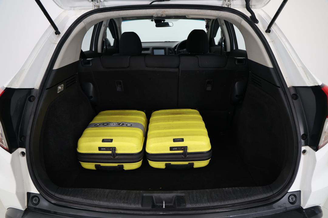2018 Honda HR-V Vti, Automatic, 91085 km, Boot Inside View with Luggage