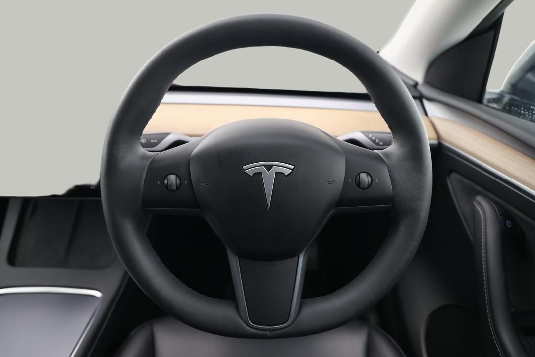 2022 Tesla Model Y Rear-wheel Drive, Automatic, 31741 km, Steering Wheel Close-up