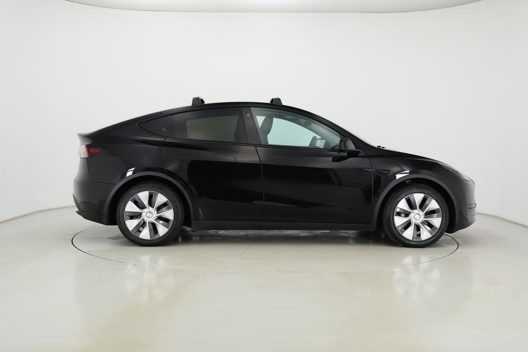 2022 Tesla Model Y Rear-wheel Drive, Automatic, 31741 km, Right Side View