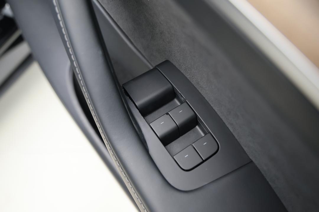 2022 Tesla Model Y Rear-wheel Drive, Automatic, 31741 km, Drivers Side Door Panel Controls