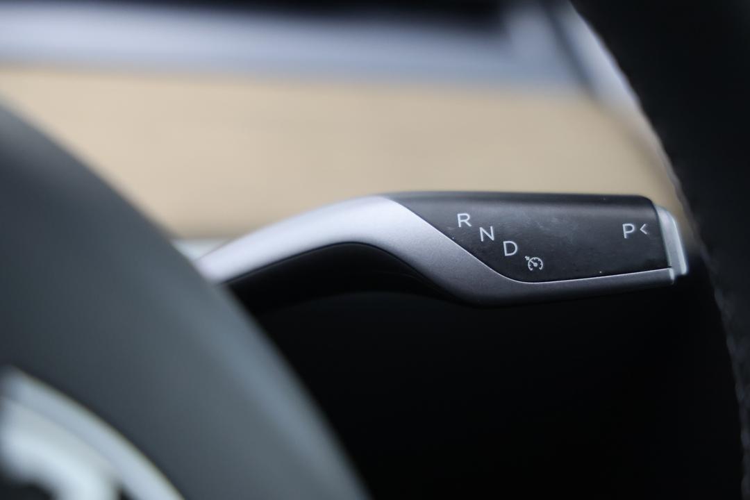 2022 Tesla Model Y Rear-wheel Drive, Automatic, 31741 km, Gear Lever 