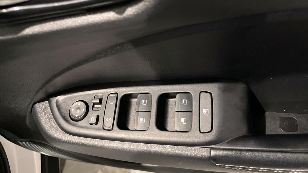 2023 Hyundai Venue Active, Automatic, 34314 km, Drivers Side Door Panel Controls