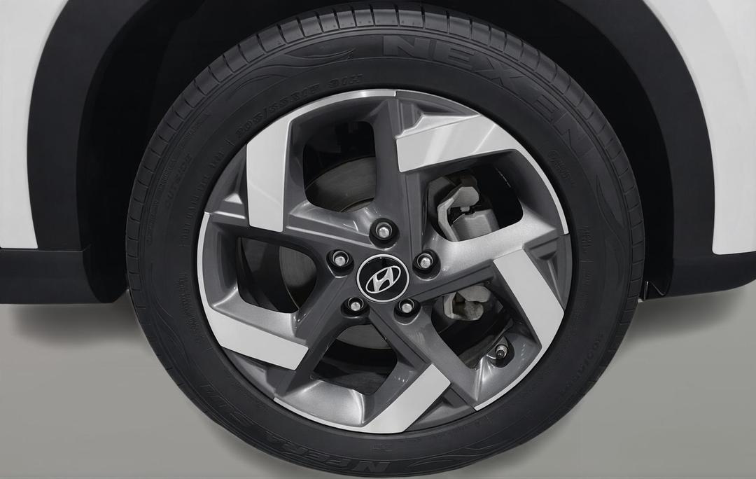 2023 Hyundai Venue Active, Automatic, 34314 km, Right Front Wheel