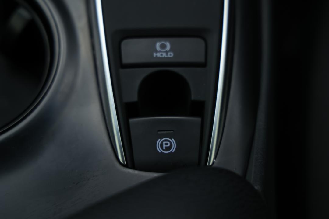 2020 Toyota Camry Ascent Sport, Automatic, 22181 km, Handbrake
