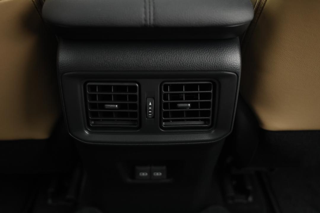 2025 Toyota RAV4 Cruiser (AWD) Hybrid, Automatic, 4124 km, Rear A/C Vent