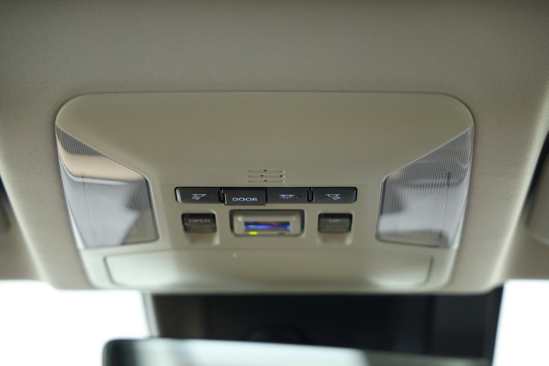 2025 Toyota RAV4 Cruiser (AWD) Hybrid, Automatic, 4124 km, On-Roof Controls/Sunglass holder