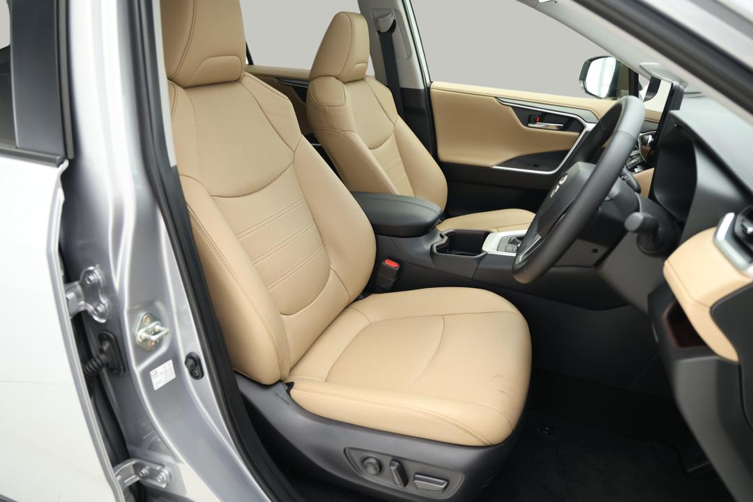 2025 Toyota RAV4 Cruiser (AWD) Hybrid, Automatic, 4124 km, Right Side Front Door Cabin View