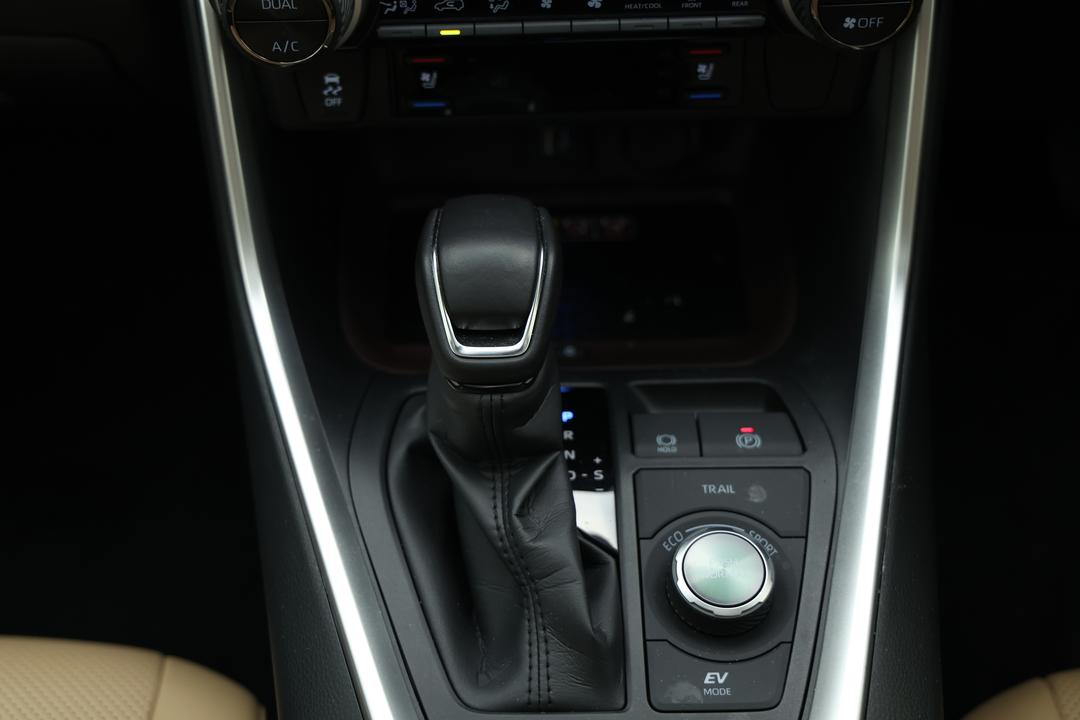 2025 Toyota RAV4 Cruiser (AWD) Hybrid, Automatic, 4124 km, Gear Lever 