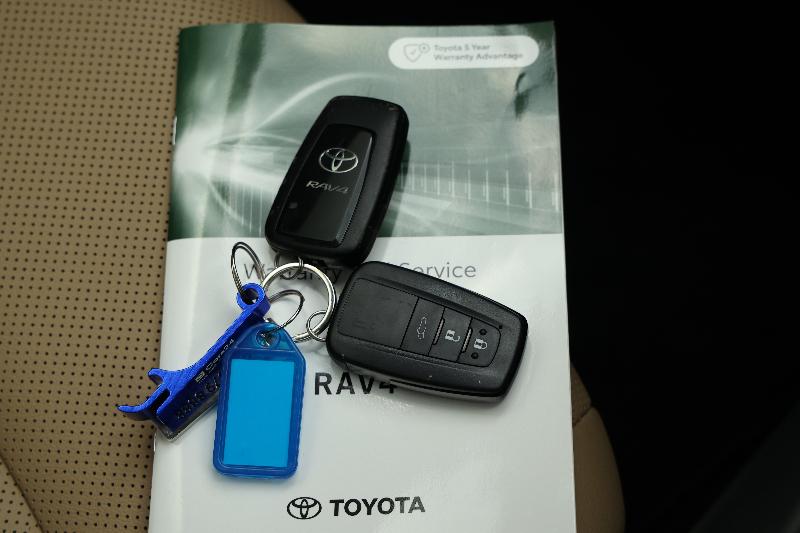 2025 Toyota RAV4 Cruiser (AWD) Hybrid, Automatic, 4124 km, Key Close-up