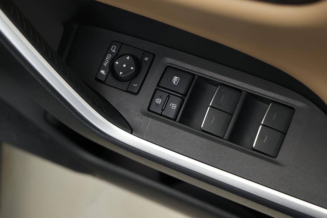 2025 Toyota RAV4 Cruiser (AWD) Hybrid, Automatic, 4124 km, Drivers Side Door Panel Controls
