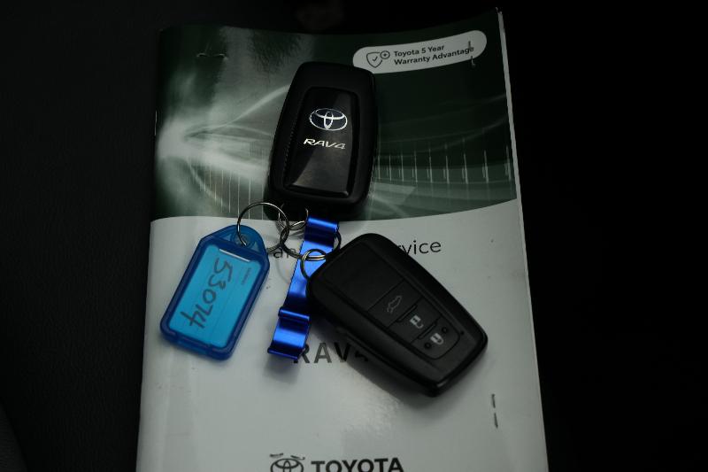 2021 Toyota RAV4 Cruiser (AWD) Hybrid, Automatic, 54559 km, Key Close-up
