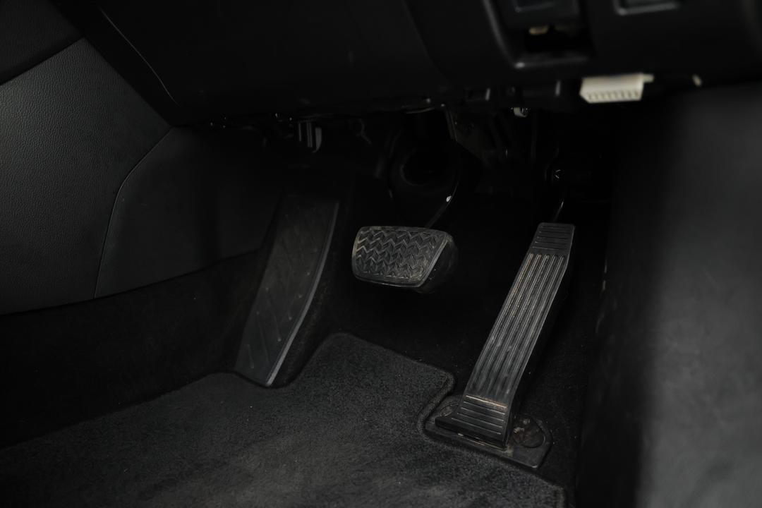 2021 Toyota RAV4 Cruiser (AWD) Hybrid, Automatic, 54559 km, Pedals and Footmat