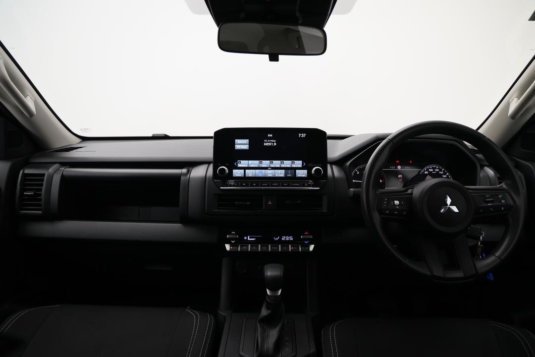 2024 Mitsubishi Triton Glx+ (4x4), Automatic, 16170 km, Dashboard View