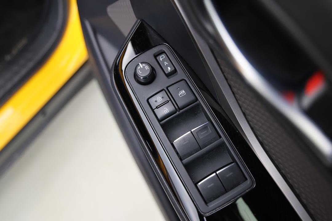 2022 Toyota C-HR Koba (2WD) Hybrid, Automatic, 58114 km, Drivers Side Door Panel Controls