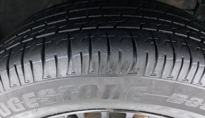 2016 Maruti Vitara Brezza VDI OPT, Diesel, Manual, 1,57,720 km, Right Front Tyre Tread