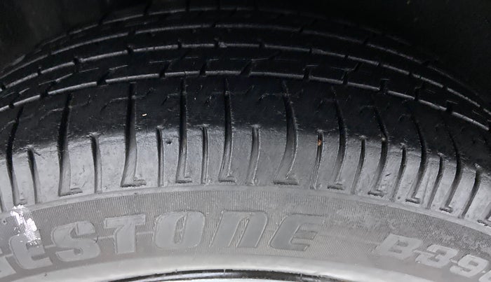 2016 Maruti Vitara Brezza VDI OPT, Diesel, Manual, 1,57,720 km, Right Rear Tyre Tread