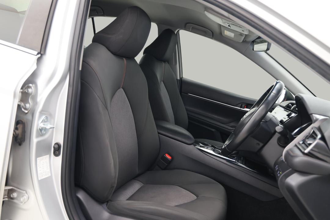 2020 Toyota Camry Ascent Sport Hybrid, Automatic, 137194 km, Right Side Front Door Cabin View