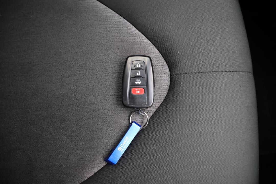 2020 Toyota Camry Ascent Sport Hybrid, Automatic, 137194 km, Key Close-up