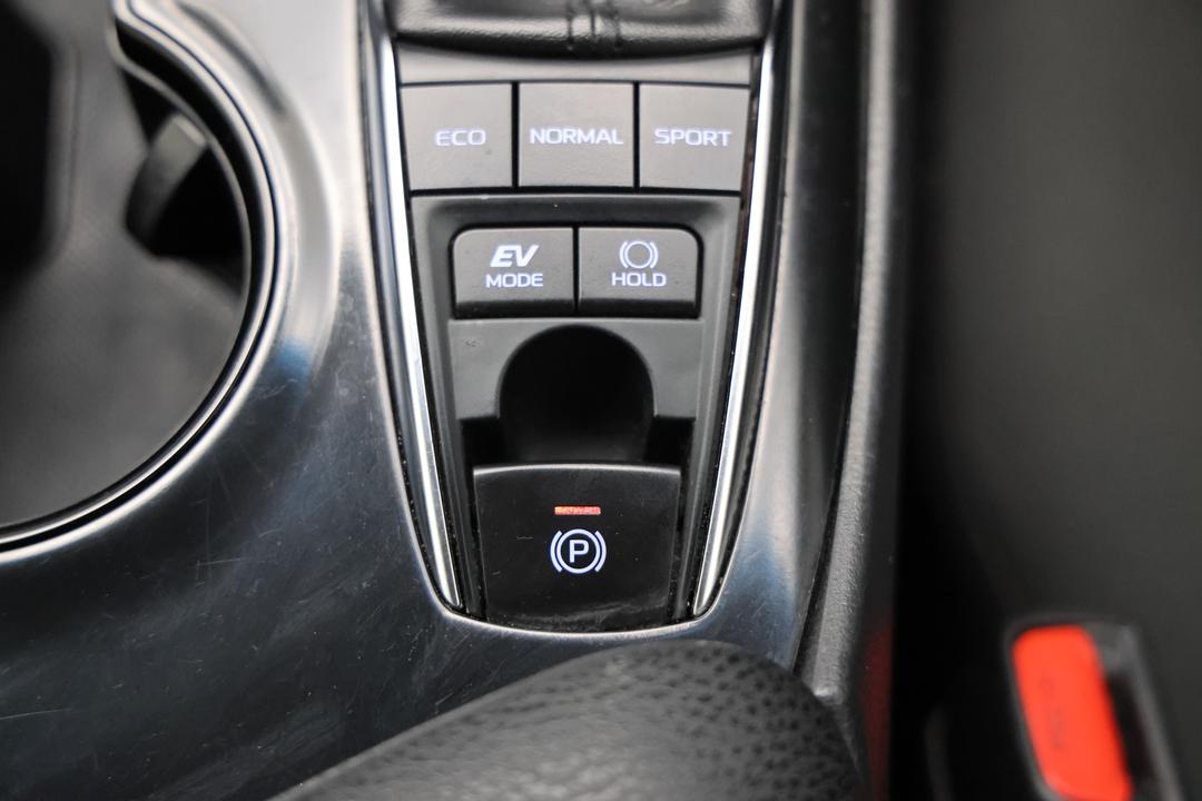 2020 Toyota Camry Ascent Sport Hybrid, Automatic, 137194 km, Handbrake