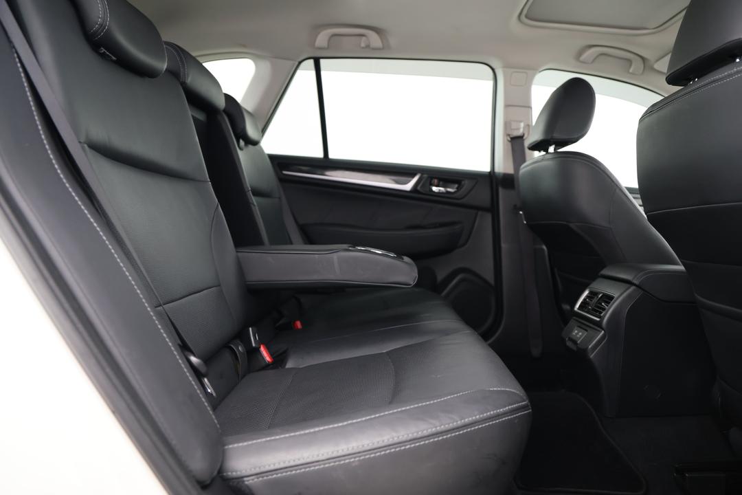 2020 Subaru Outback 2.5i Premium AWD, Automatic, 102057 km, Right Side Rear Door Cabin View