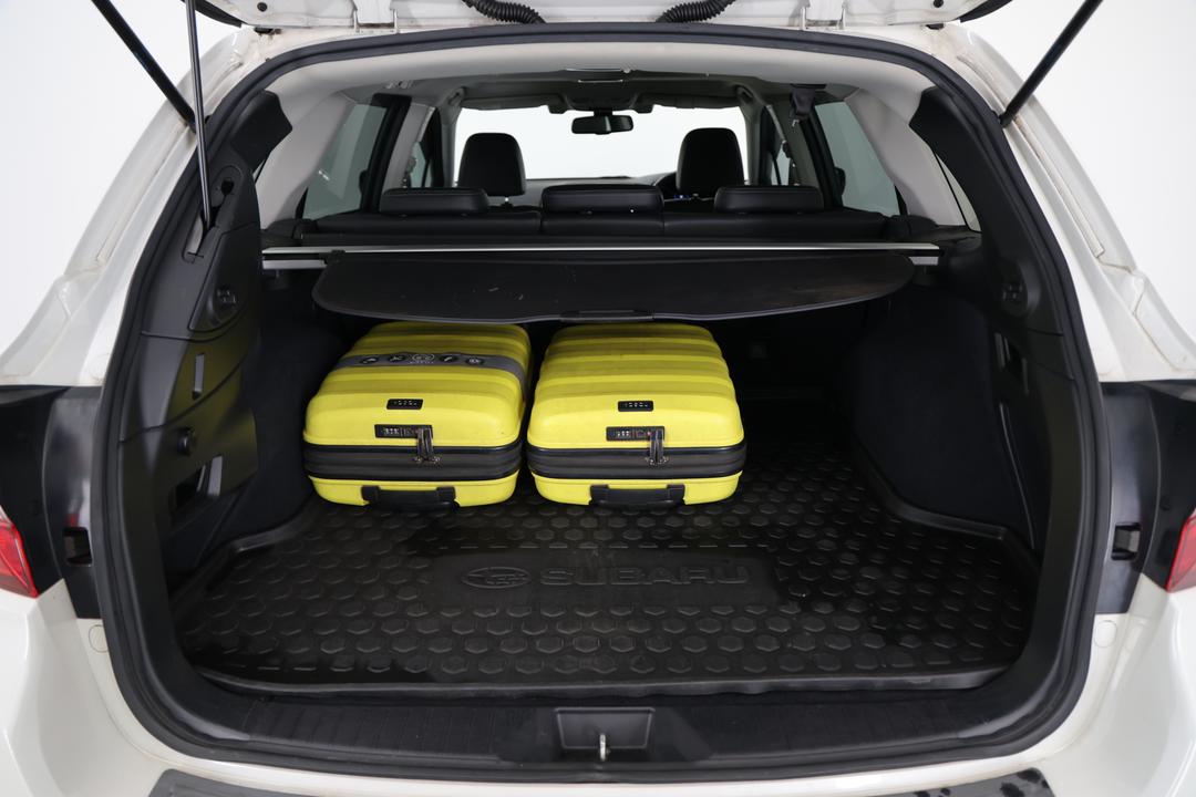 2020 Subaru Outback 2.5i Premium AWD, Automatic, 102057 km, Boot Inside View with Luggage