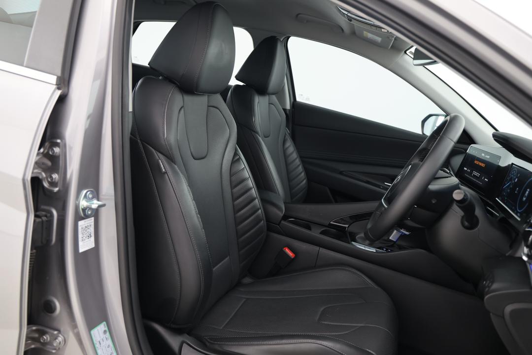 2024 Hyundai i30 Elite Hev 1.6p Dct, Automatic, 19850 km, Pedals and Footmat